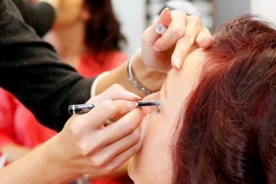 Make-Up Stylisten & Friseure fr die perfekte Brautfrisur